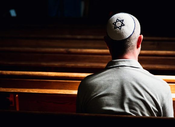 Felix Klein fordert einheitliches Vorgehen gegen Antisemitismus (ZEIT ONLINE)